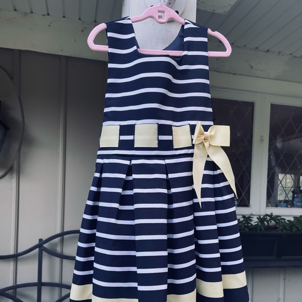 Classic navy blue dress! Size 6